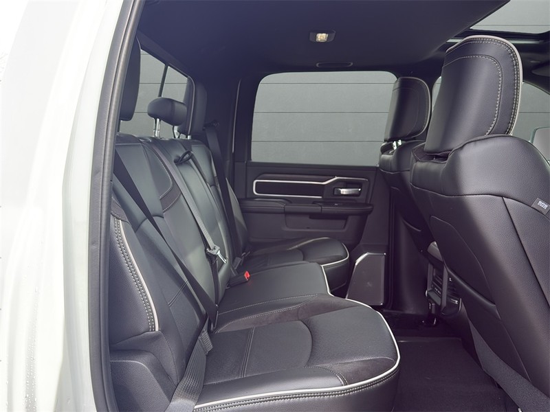 Ram 2500 Vehicle Full-screen Gallery Image 14