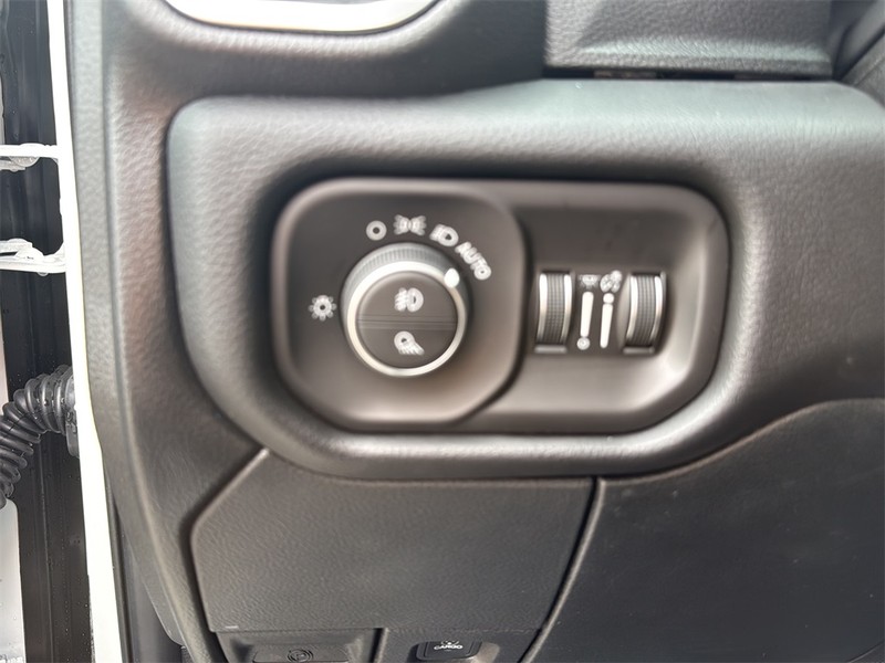 Ram 2500 Vehicle Full-screen Gallery Image 19