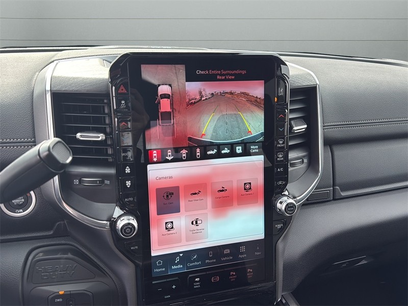 Ram 2500 Vehicle Full-screen Gallery Image 23