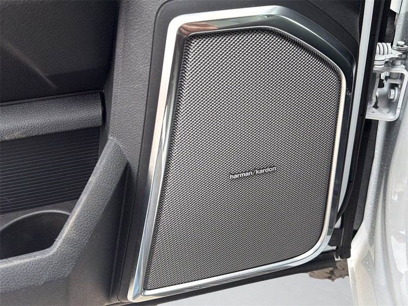 Ram 2500 Vehicle Full-screen Gallery Image 26