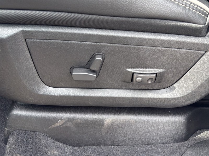 Ram 2500 Vehicle Full-screen Gallery Image 27