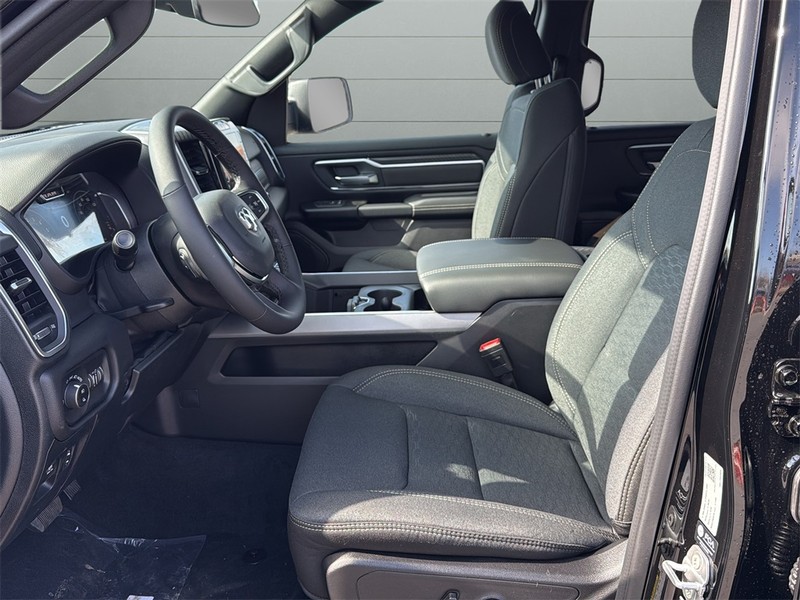 Ram 1500 Vehicle Full-screen Gallery Image 10