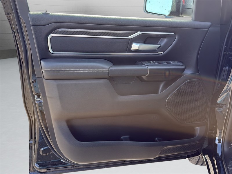 Ram 1500 Vehicle Full-screen Gallery Image 11