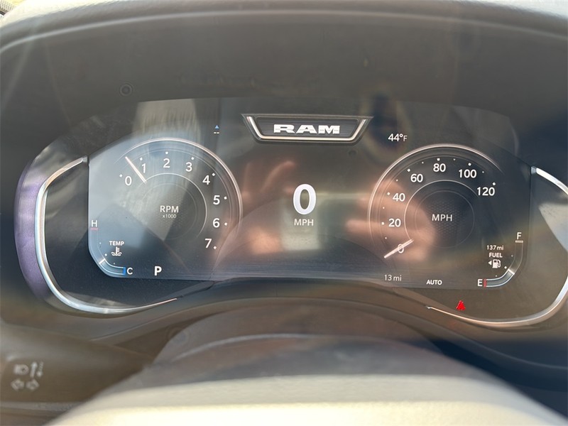 Ram 1500 Vehicle Full-screen Gallery Image 13