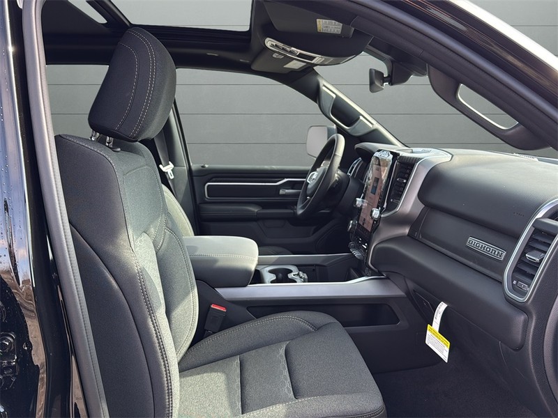 Ram 1500 Vehicle Full-screen Gallery Image 15