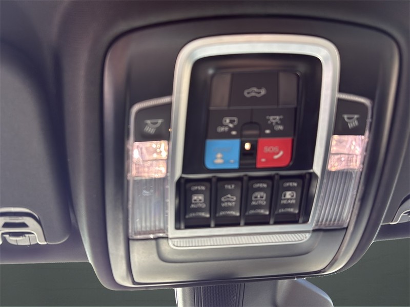 Ram 1500 Vehicle Full-screen Gallery Image 24