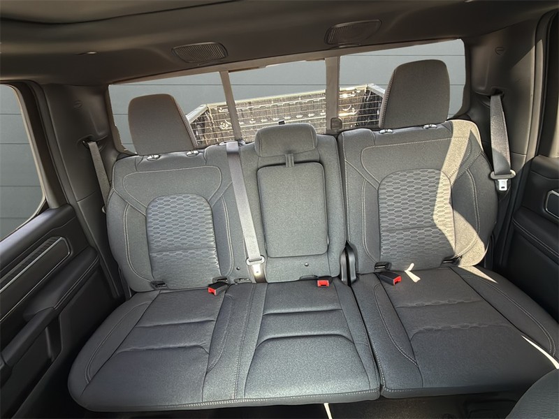 Ram 1500 Vehicle Full-screen Gallery Image 28