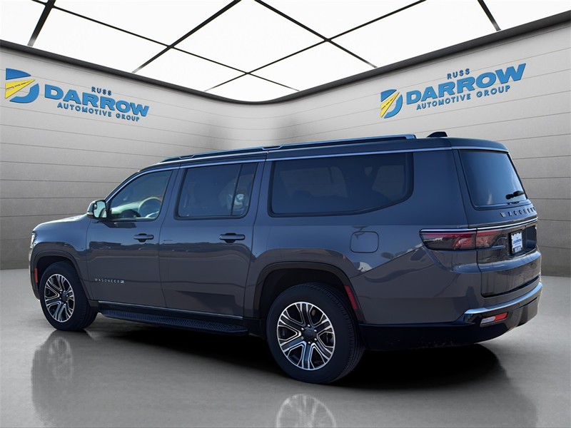 Jeep Wagoneer L Vehicle Full-screen Gallery Image 3