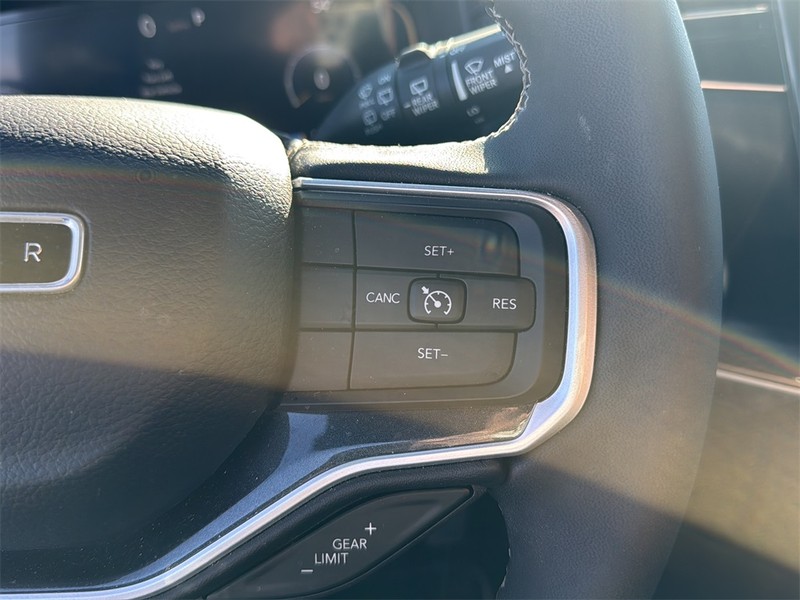 Jeep Wagoneer L Vehicle Full-screen Gallery Image 10