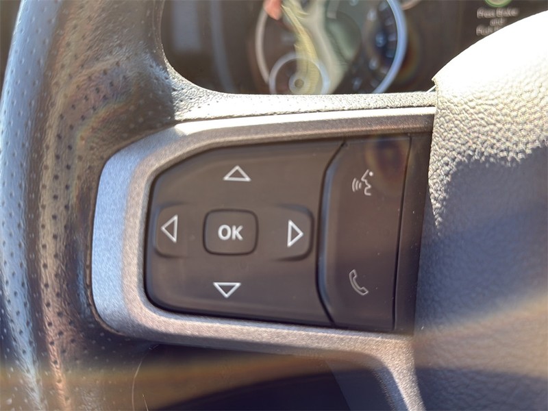 Ram 2500 Vehicle Full-screen Gallery Image 9