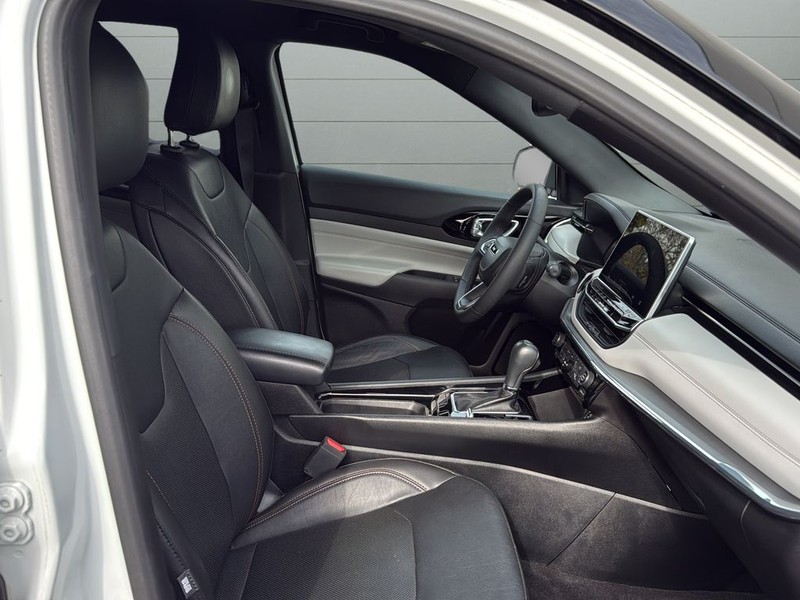 Jeep Compass Vehicle Full-screen Gallery Image 15