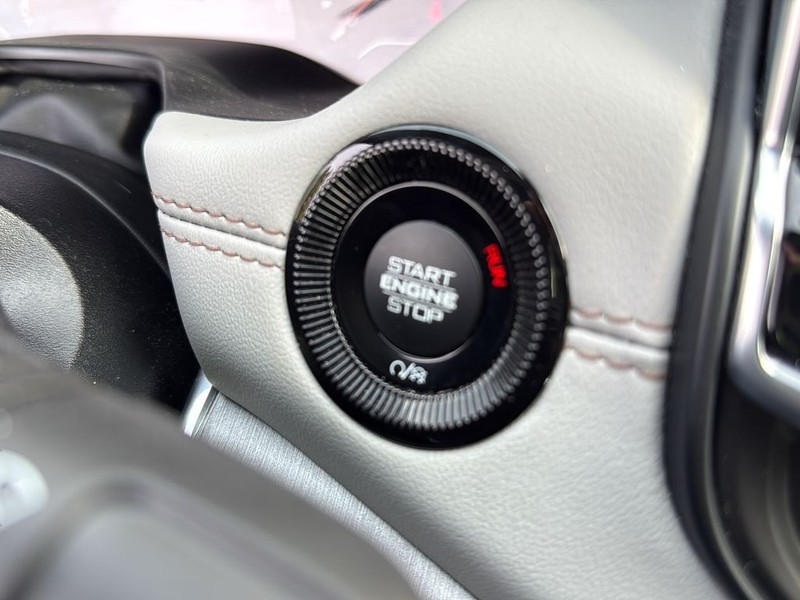 Jeep Compass Vehicle Full-screen Gallery Image 20