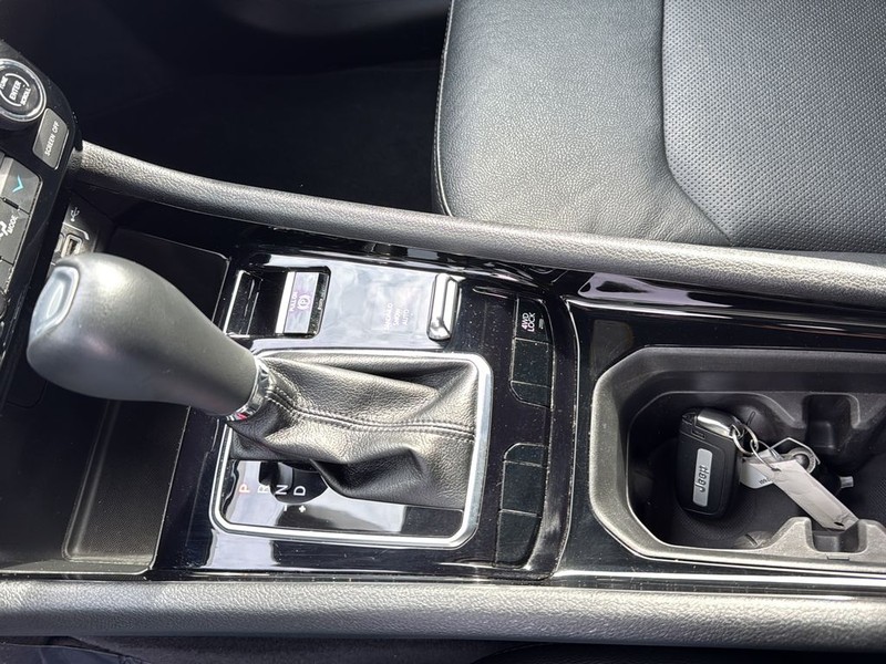 Jeep Compass Vehicle Full-screen Gallery Image 21