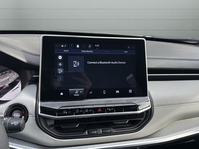 Jeep Compass Vehicle Full-screen Gallery Image 22