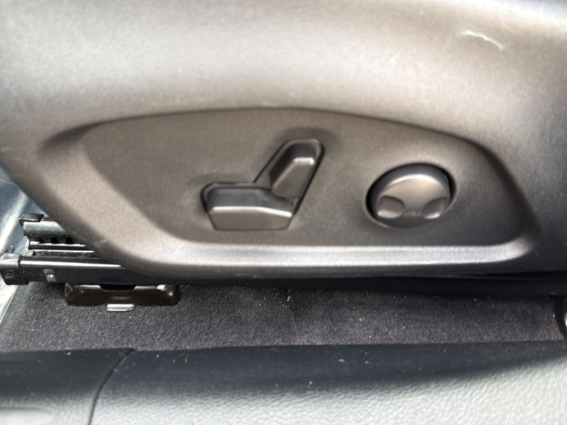 Jeep Compass Vehicle Full-screen Gallery Image 26