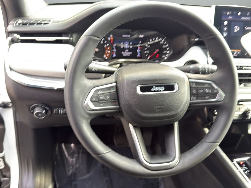 Jeep Compass Vehicle Full-screen Gallery Image 27