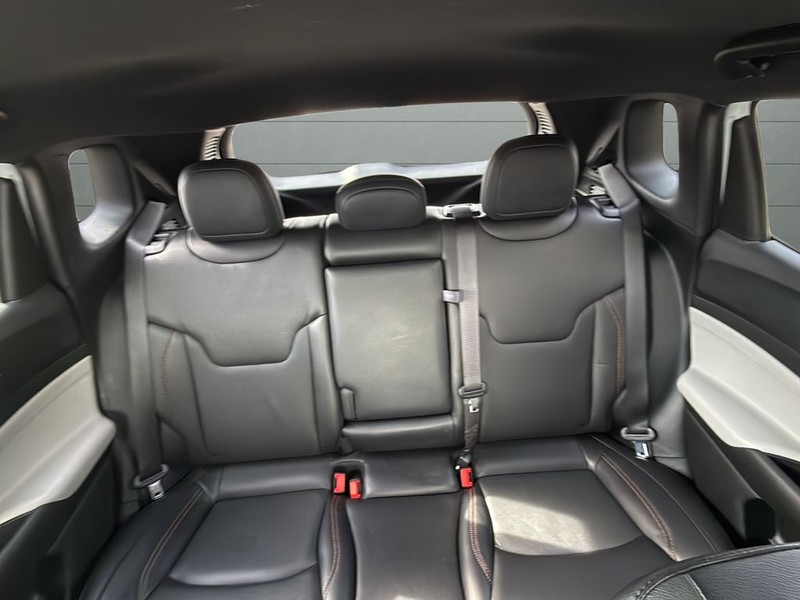 Jeep Compass Vehicle Full-screen Gallery Image 28