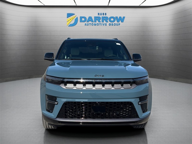 Jeep Grand Wagoneer L Vehicle Full-screen Gallery Image 8