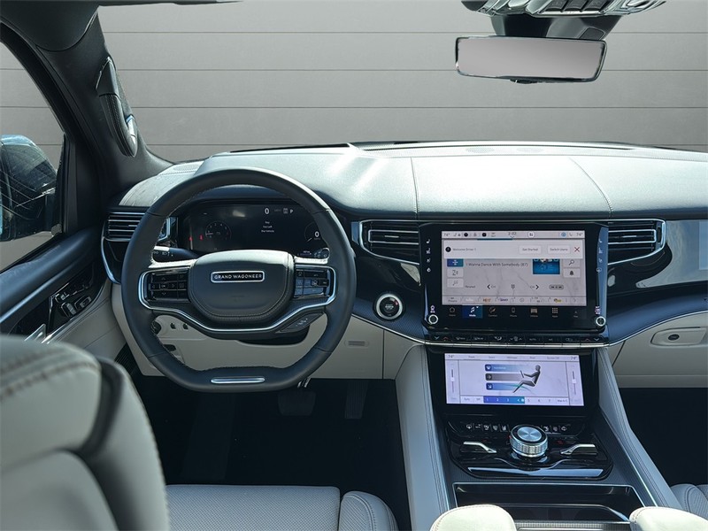 Jeep Grand Wagoneer L Vehicle Full-screen Gallery Image 12