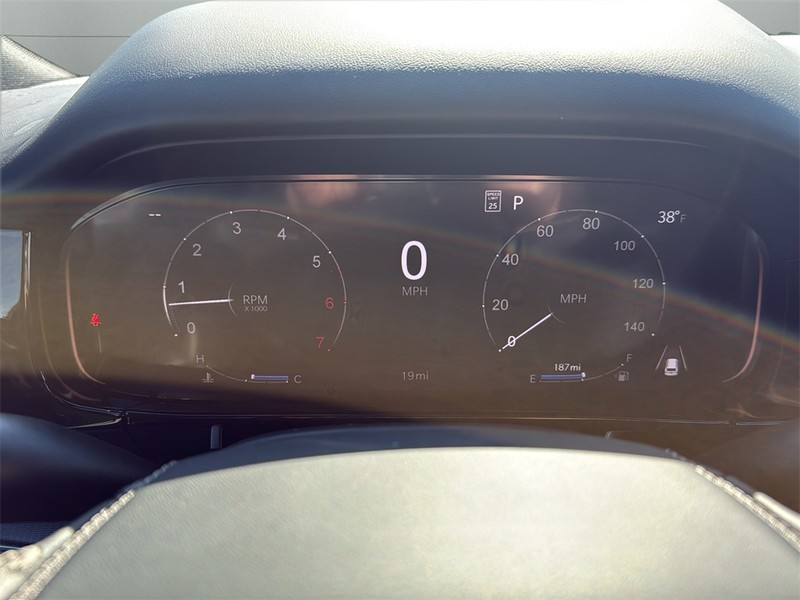 Jeep Grand Wagoneer L Vehicle Full-screen Gallery Image 13