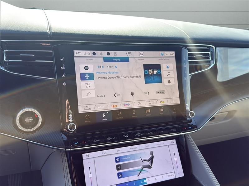 Jeep Grand Wagoneer L Vehicle Full-screen Gallery Image 23