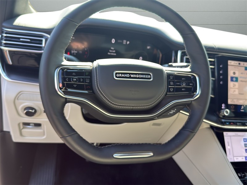 Jeep Grand Wagoneer L Vehicle Full-screen Gallery Image 29