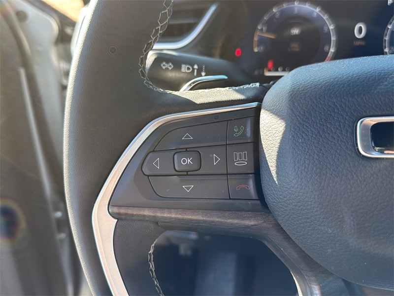 Jeep Grand Cherokee Vehicle Full-screen Gallery Image 9