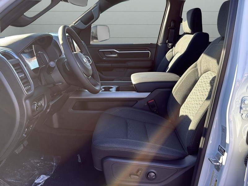 Ram 1500 Vehicle Full-screen Gallery Image 10