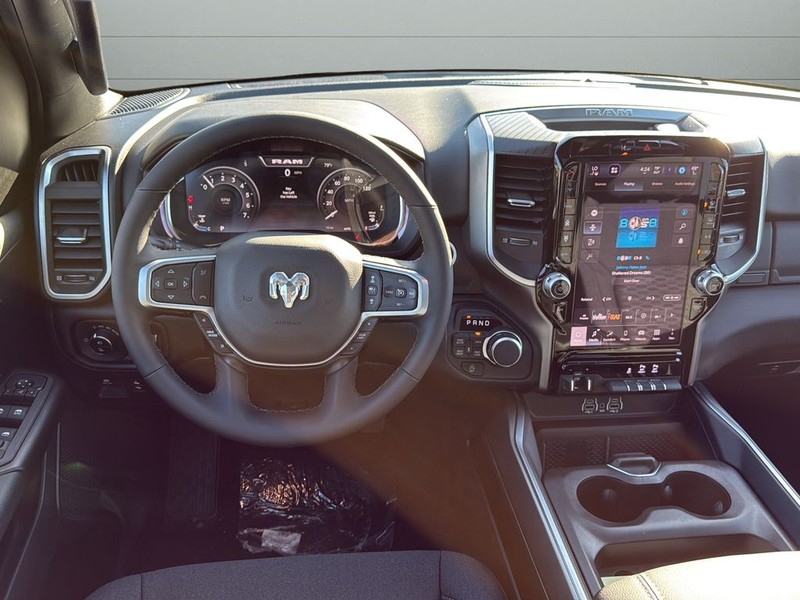 Ram 1500 Vehicle Full-screen Gallery Image 12