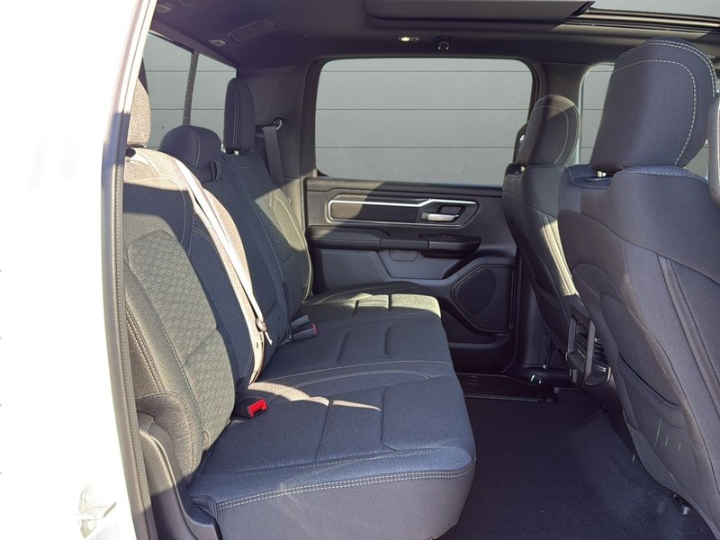 Ram 1500 Vehicle Full-screen Gallery Image 14