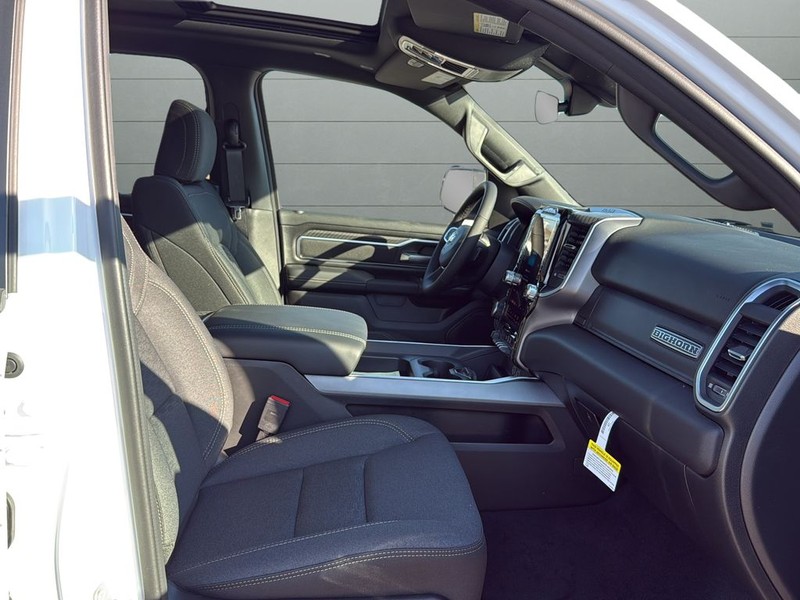 Ram 1500 Vehicle Full-screen Gallery Image 15