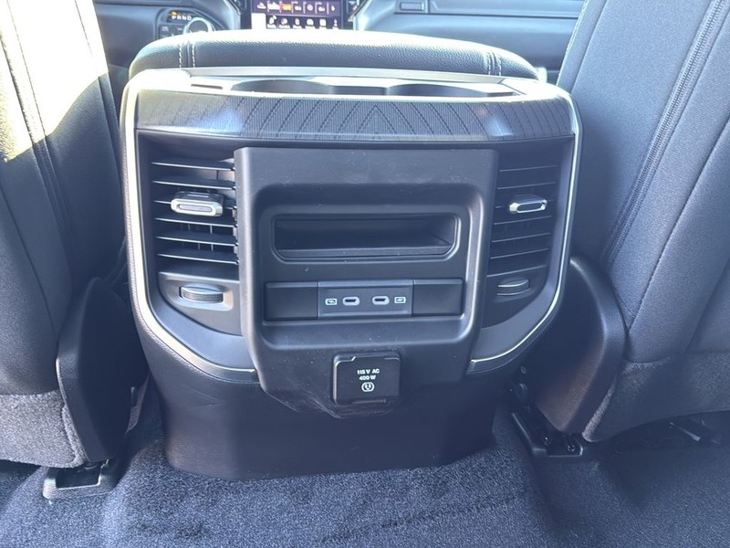 Ram 1500 Vehicle Full-screen Gallery Image 18