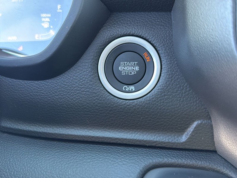 Ram 1500 Vehicle Full-screen Gallery Image 21