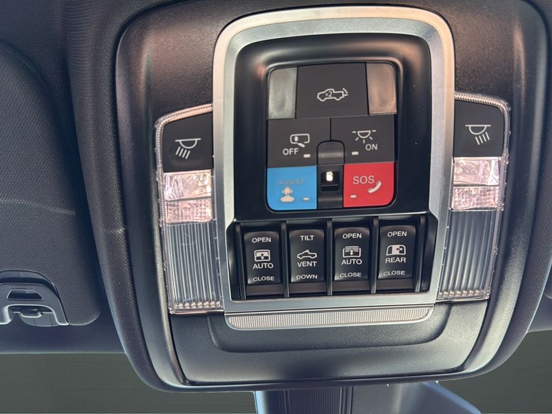 Ram 1500 Vehicle Full-screen Gallery Image 24