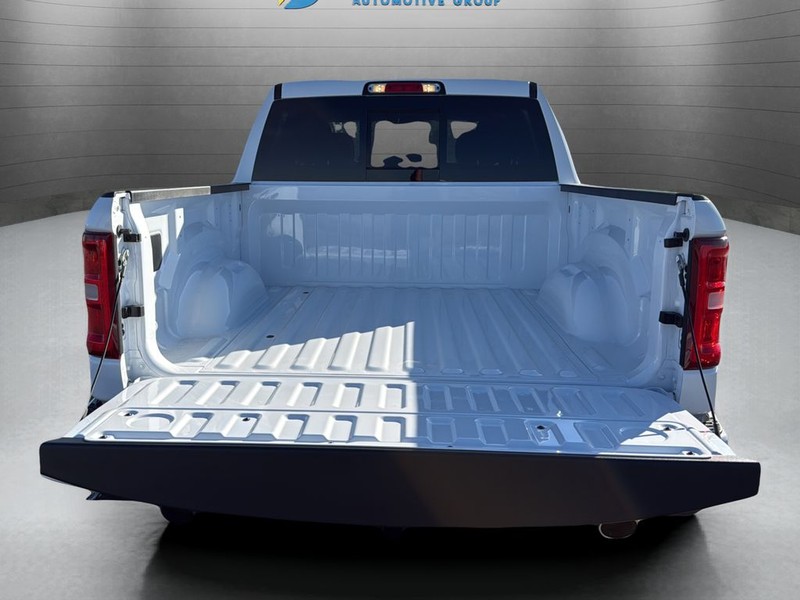 Ram 1500 Vehicle Full-screen Gallery Image 25