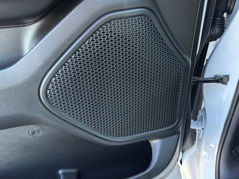 Ram 1500 Vehicle Full-screen Gallery Image 26