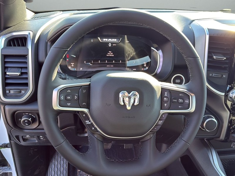 Ram 1500 Vehicle Full-screen Gallery Image 28