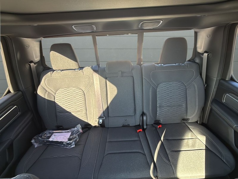 Ram 1500 Vehicle Full-screen Gallery Image 29