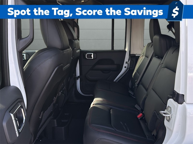 Jeep Wrangler Vehicle Full-screen Gallery Image 16