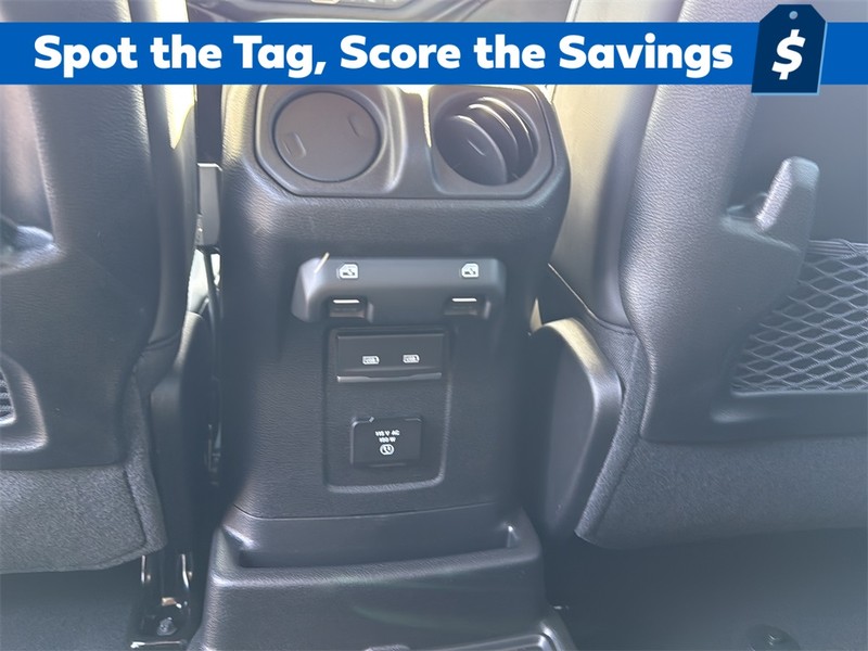 Jeep Wrangler Vehicle Full-screen Gallery Image 17