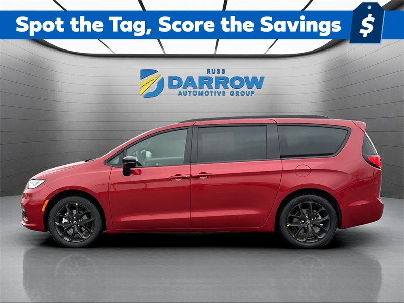 Chrysler Pacifica Vehicle Full-screen Gallery Image 2