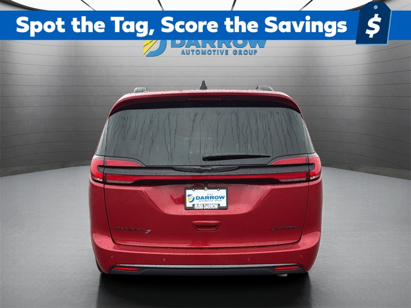 Chrysler Pacifica Vehicle Full-screen Gallery Image 4