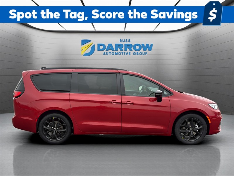 Chrysler Pacifica Vehicle Full-screen Gallery Image 6