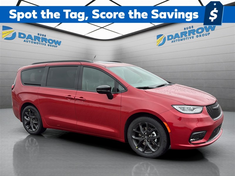 Chrysler Pacifica Vehicle Full-screen Gallery Image 7