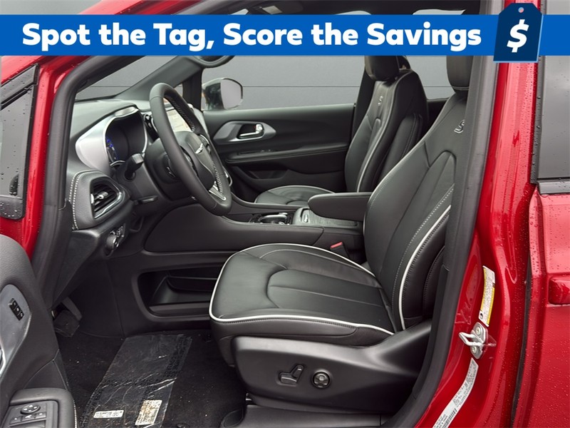 Chrysler Pacifica Vehicle Full-screen Gallery Image 10