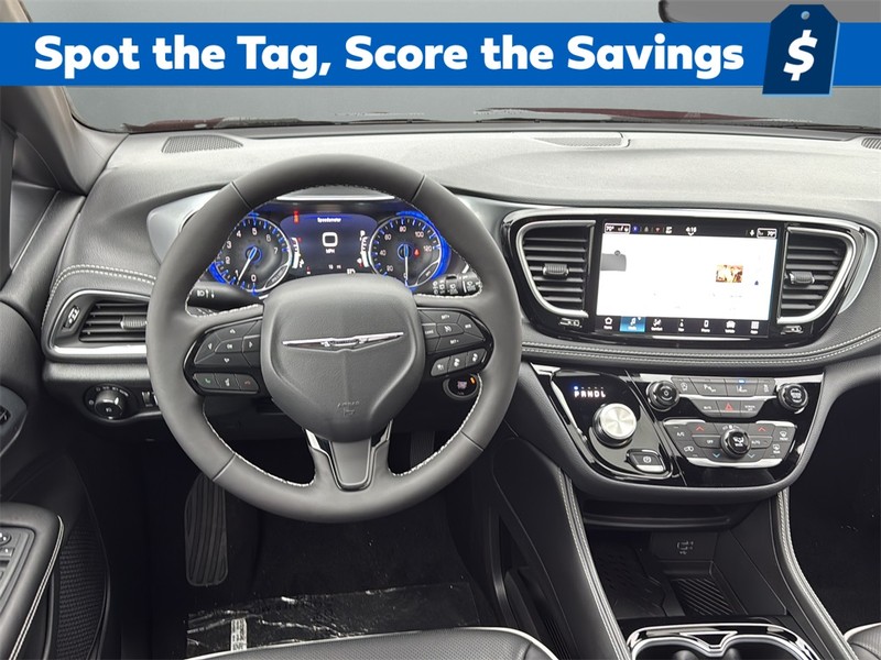 Chrysler Pacifica Vehicle Full-screen Gallery Image 12