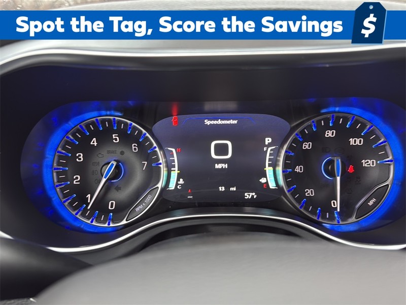 Chrysler Pacifica Vehicle Full-screen Gallery Image 13