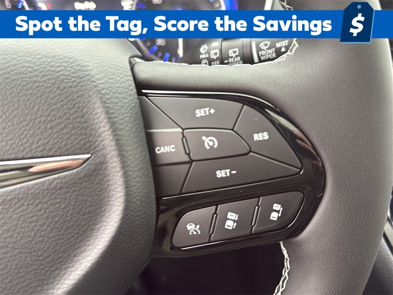 Chrysler Pacifica Vehicle Full-screen Gallery Image 19