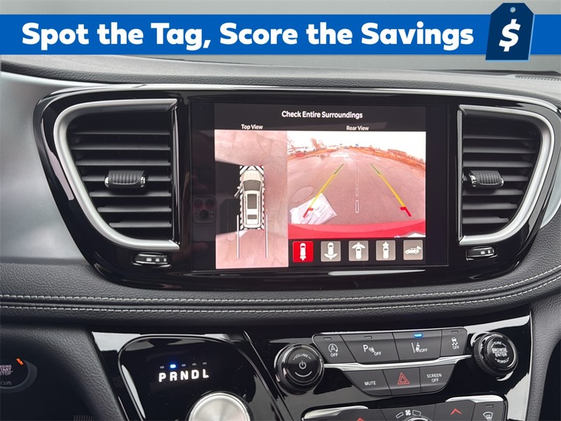 Chrysler Pacifica Vehicle Full-screen Gallery Image 22