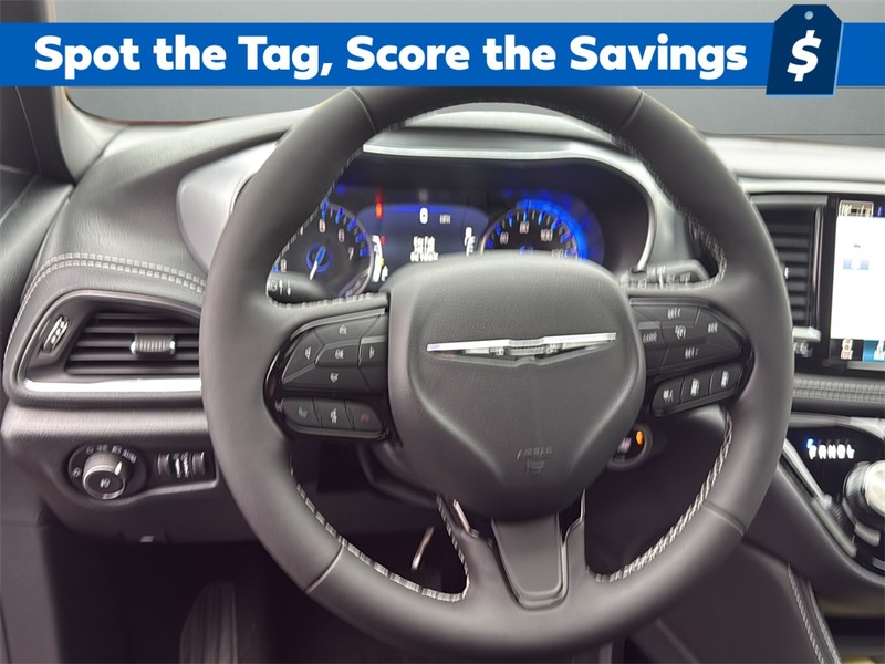 Chrysler Pacifica Vehicle Full-screen Gallery Image 26